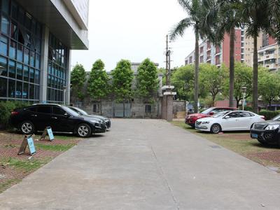 潤(rùn)東方環(huán)?？照{(diào)冷風(fēng)機(jī)廠家銷售部室外停車場(chǎng)